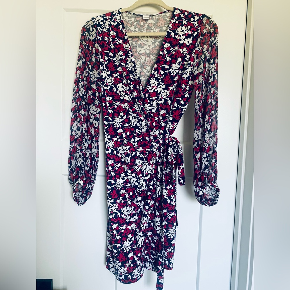 Diane vonFurstenberg wrap dress. Sz 6. Sheer sleeves